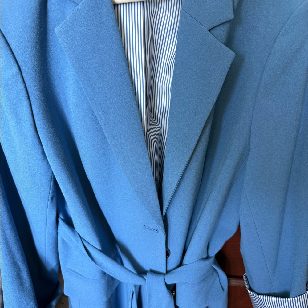 Tahari ASL Blue Blazer with Belted Waist and Classic Lapel